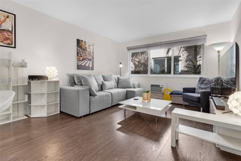 Condominio en venta en Miami Beach, Florida, 1 dormitorio, 55.74 m2 № 2186437 - foto 4