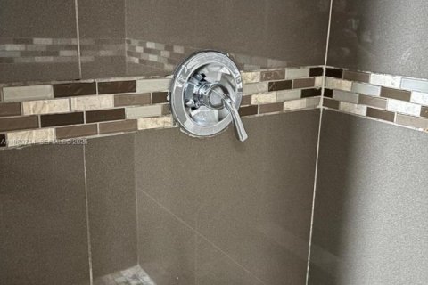 Condo in Hialeah, Florida, 2 bedrooms  № 2049431 - photo 6