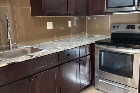 Condo in Hialeah, Florida, 2 bedrooms  № 2049431