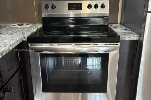 Condo in Hialeah, Florida, 2 bedrooms  № 2049431 - photo 3