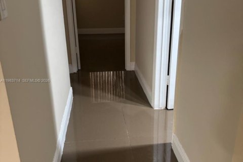 Condo in Hialeah, Florida, 2 bedrooms  № 2049431 - photo 7