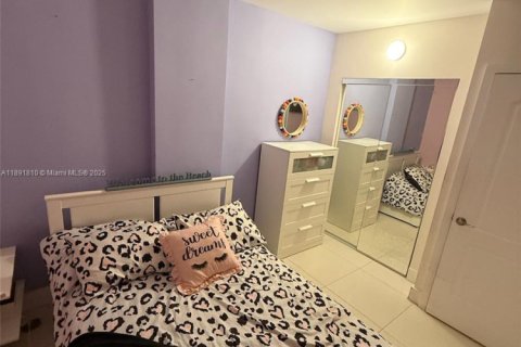 Condo in Sunny Isles Beach, Florida, 2 bedrooms  № 1944137 - photo 11