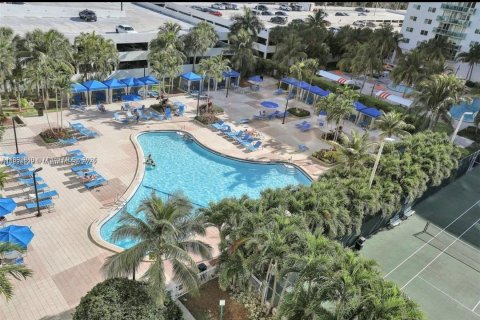 Condo in Sunny Isles Beach, Florida, 2 bedrooms  № 1944137 - photo 1