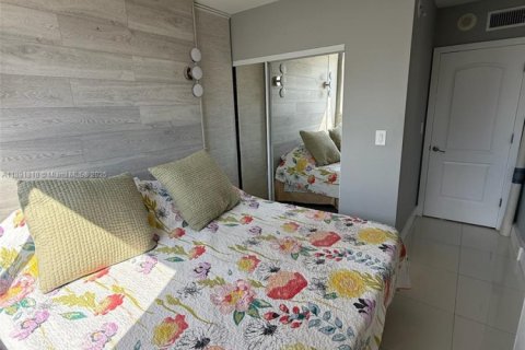 Condo in Sunny Isles Beach, Florida, 2 bedrooms  № 1944137 - photo 3