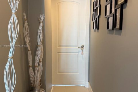 Copropriété à louer à Sunny Isles Beach, Floride: 2 chambres, 93.37 m2 № 1944137 - photo 13