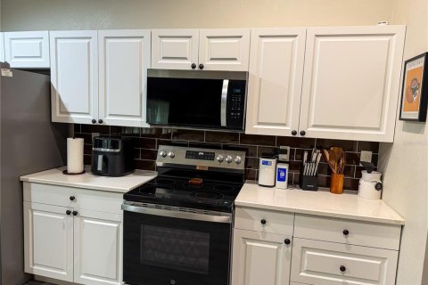 House in Ormond Beach, Florida 3 bedrooms, 244.33 sq.m. № 2213906 - photo 19