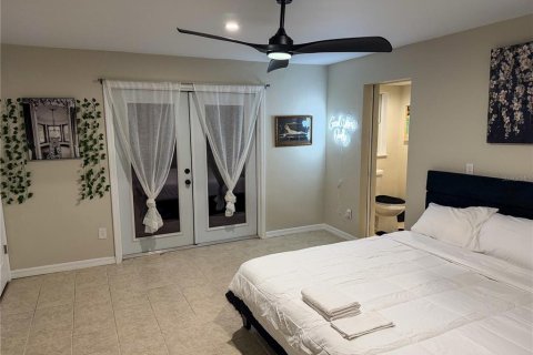 House in Ormond Beach, Florida 3 bedrooms, 244.33 sq.m. № 2213906 - photo 24