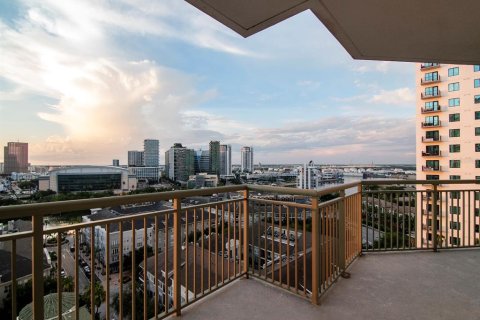 Condo in Tampa, Florida, 2 bedrooms № 2109745 - photo 30