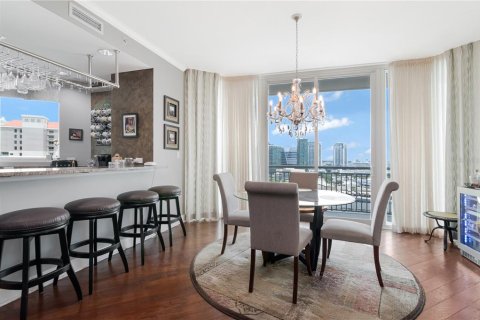 Condo in Tampa, Florida, 2 bedrooms № 2109745 - photo 16