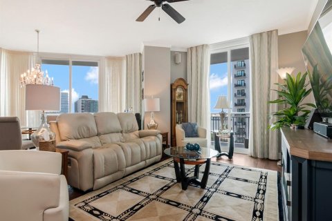 Condo in Tampa, Florida, 2 bedrooms № 2109745 - photo 8