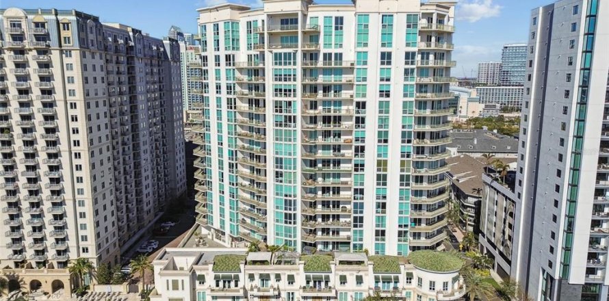 Condo in Tampa, Florida, 2 bedrooms № 2109745
