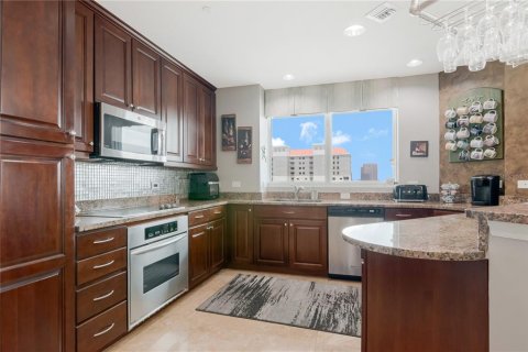 Condo in Tampa, Florida, 2 bedrooms № 2109745 - photo 13