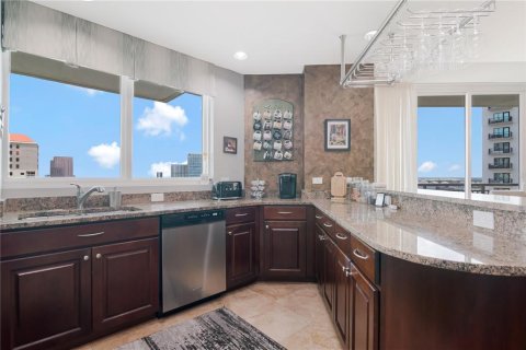 Condo in Tampa, Florida, 2 bedrooms № 2109745 - photo 12