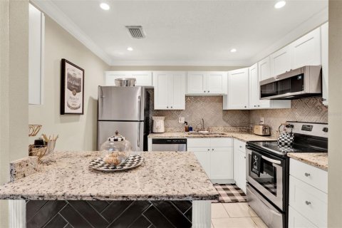 Condo in Winter Springs, Florida, 3 bedrooms  № 1912957 - photo 13