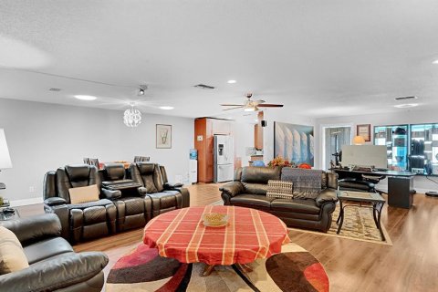 Villa ou maison à vendre à Orlando, Floride: 2 chambres, 191.47 m2 № 2350263 - photo 4