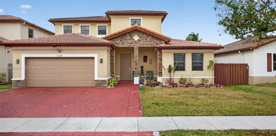 House in Homestead, Florida 4 bedrooms, 280.75 sq.m. № 2080954