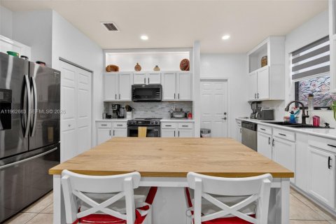 House in Homestead, Florida 4 bedrooms, 280.75 sq.m. № 2080954 - photo 17