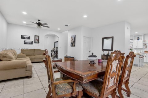 House in Homestead, Florida 4 bedrooms, 280.75 sq.m. № 2080954 - photo 7