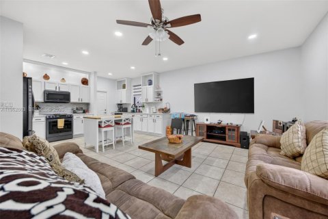 House in Homestead, Florida 4 bedrooms, 280.75 sq.m. № 2080954 - photo 13