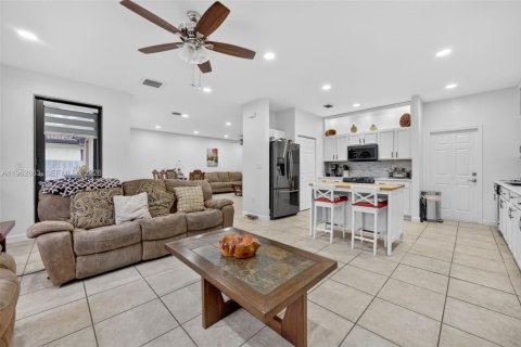 House in Homestead, Florida 4 bedrooms, 280.75 sq.m. № 2080954 - photo 16