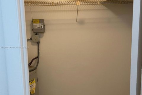 Condominio en venta en Sunrise, Florida, 55.74 m2 № 1865522 - foto 10