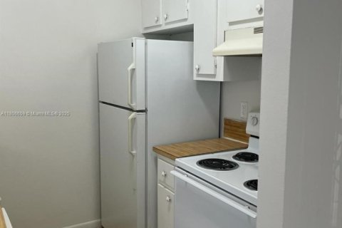 Condominio en venta en Sunrise, Florida, 55.74 m2 № 1865522 - foto 4