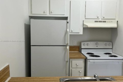 Condominio en venta en Sunrise, Florida, 55.74 m2 № 1865522 - foto 3