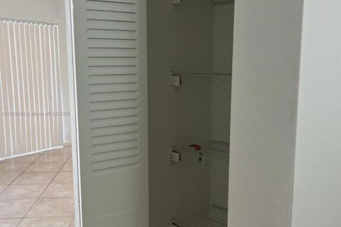 Condominio en venta en Sunrise, Florida, 55.74 m2 № 1865522 - foto 6