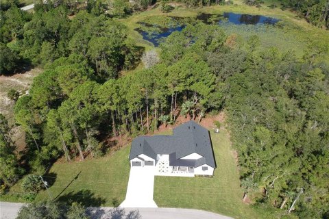 Villa ou maison à vendre à Deltona, Floride: 4 chambres, 187.01 m2 № 1909600 - photo 1
