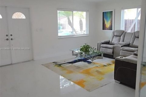 Casa en venta en Miami, Florida, 3 dormitorios, 150.13 m2 № 2031707 - foto 17