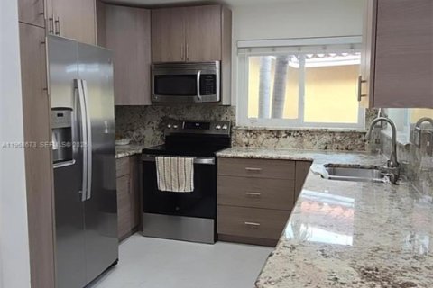 Casa en venta en Miami, Florida, 3 dormitorios, 150.13 m2 № 2031707 - foto 10