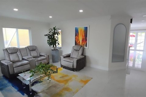 Casa en venta en Miami, Florida, 3 dormitorios, 150.13 m2 № 2031707 - foto 5