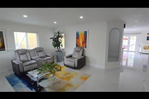 Casa en venta en Miami, Florida, 3 dormitorios, 150.13 m2 № 2031707 - foto 18