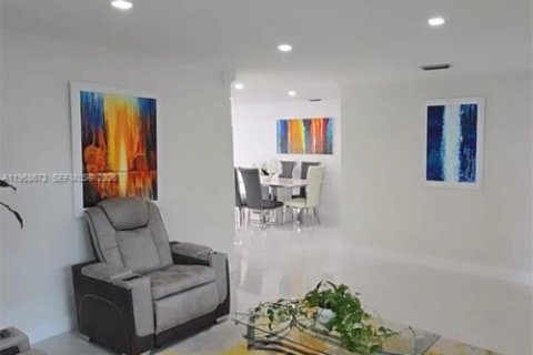 Casa en venta en Miami, Florida, 3 dormitorios, 150.13 m2 № 2031707 - foto 19