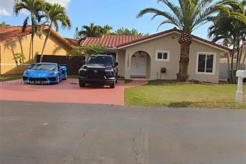 Casa en venta en Miami, Florida, 3 dormitorios, 150.13 m2 № 2031707 - foto 12