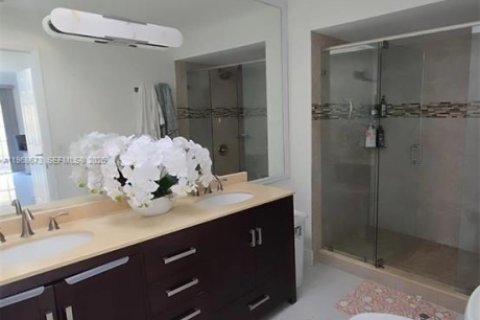 Casa en venta en Miami, Florida, 3 dormitorios, 150.13 m2 № 2031707 - foto 13