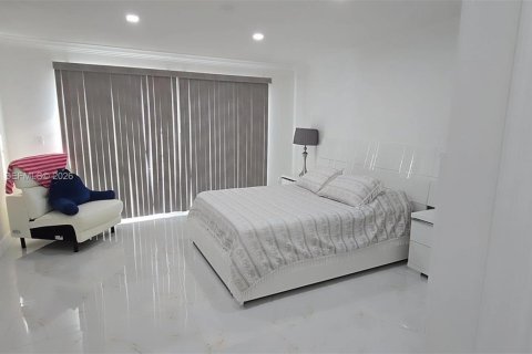 Casa en venta en Miami, Florida, 3 dormitorios, 150.13 m2 № 2031707 - foto 6