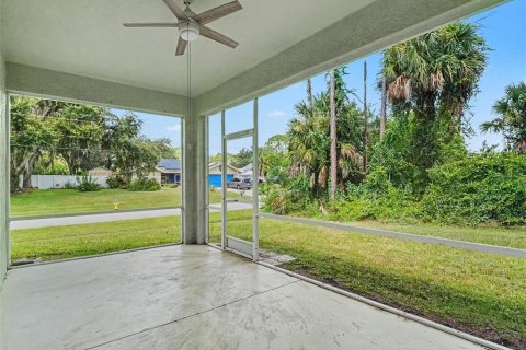 House in North Port, Florida 3 bedrooms, 140.84 sq.m. № 2322590 - photo 6