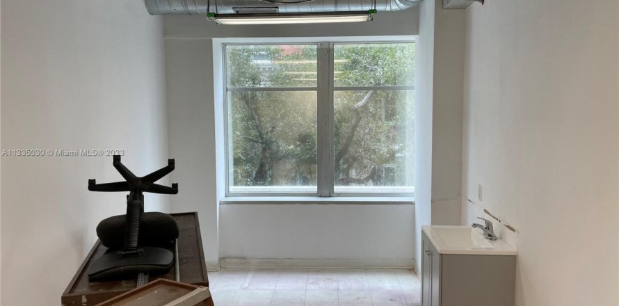 Bureau à Miami, Floride № 763270