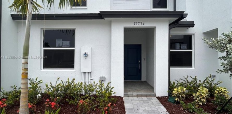 Adosado en Homestead, Florida 3 dormitorios, 166.85 m2 № 1814813
