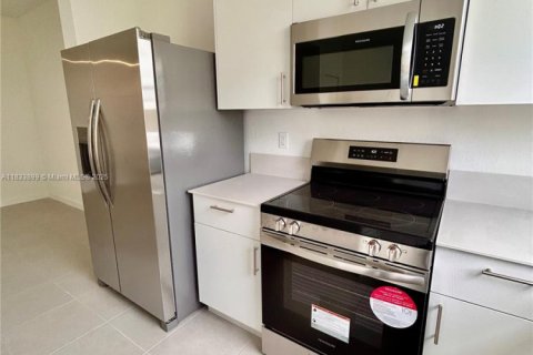 Adosado en alquiler en Homestead, Florida, 3 dormitorios, 166.85 m2 № 1814813 - foto 4