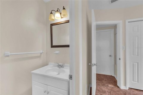 House in Brandon, Florida 4 bedrooms, 140.47 sq.m. № 2109487 - photo 26