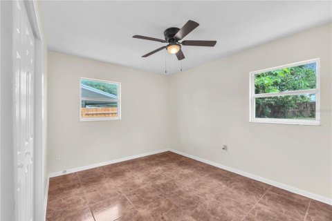 House in Brandon, Florida 4 bedrooms, 140.47 sq.m. № 2109487 - photo 24