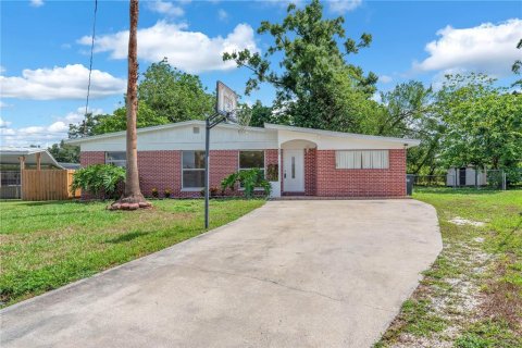 House in Brandon, Florida 4 bedrooms, 140.47 sq.m. № 2109487 - photo 14