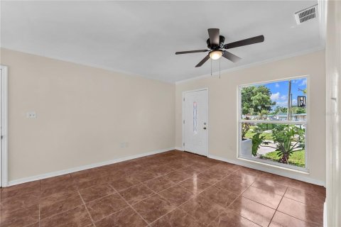 House in Brandon, Florida 4 bedrooms, 140.47 sq.m. № 2109487 - photo 19