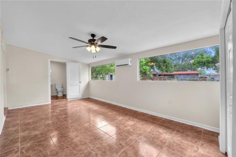 House in Brandon, Florida 4 bedrooms, 140.47 sq.m. № 2109487 - photo 21