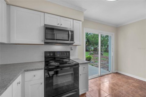 House in Brandon, Florida 4 bedrooms, 140.47 sq.m. № 2109487 - photo 8