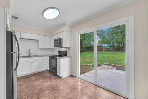 House in Brandon, Florida 4 bedrooms, 140.47 sq.m. № 2109487 - photo 7