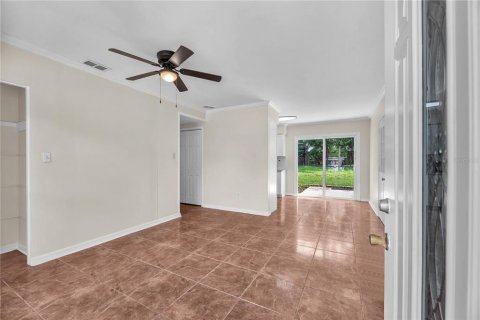 House in Brandon, Florida 4 bedrooms, 140.47 sq.m. № 2109487 - photo 17