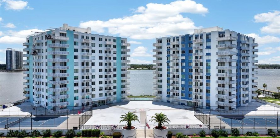 Condo in Daytona Beach, Florida, 2 bedrooms № 2149547